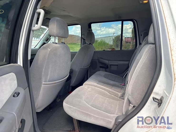 2005-ford-explorer-image-18