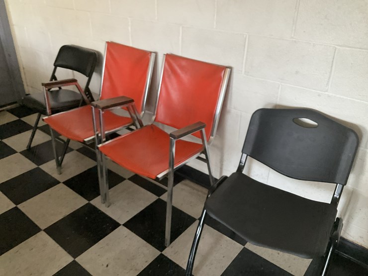 #186-•-tables,-chairs-and-refrigerator-image-8