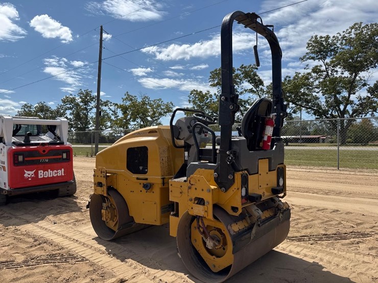 2021-caterpillar-cb2.7-image-8