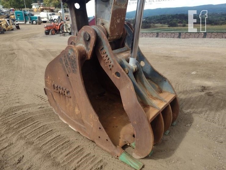 2013-deere-210g-lc-image-15
