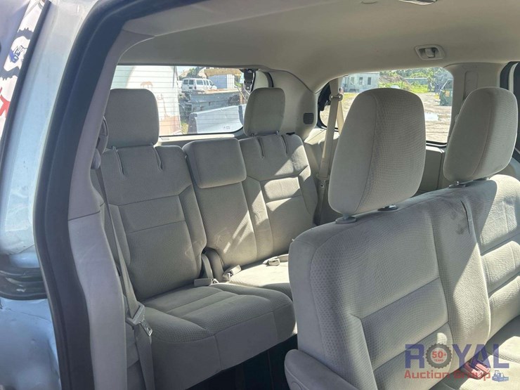2015-dodge-grand-caravan-image-21