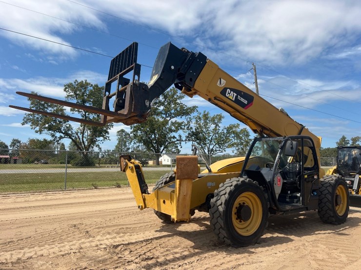2018-caterpillar-tl1055d-image-8