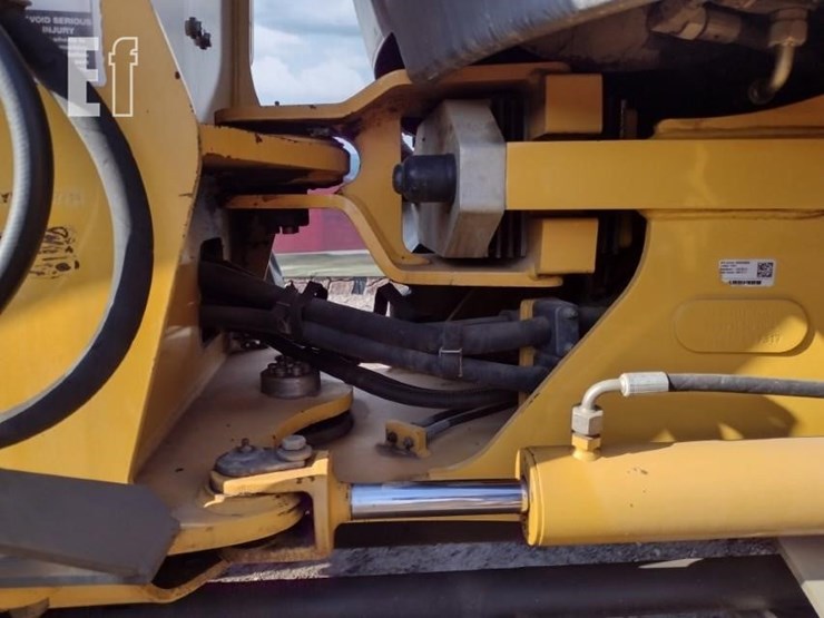 2015-deere-324k-image-25