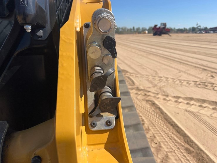 2024-caterpillar-255-skid-steer-image-10