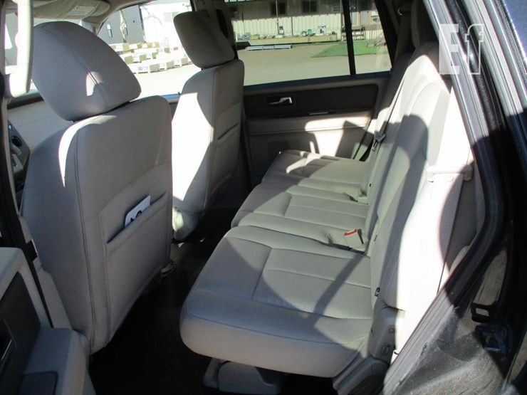 2010-ford-expedition-image-7