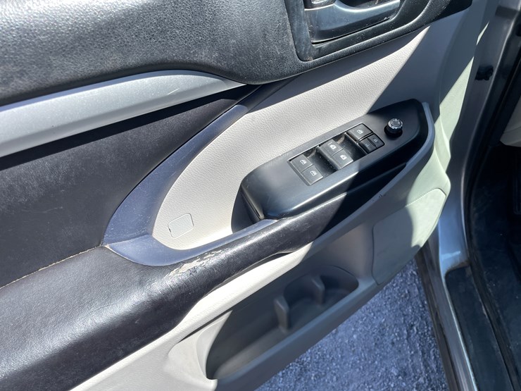 2016-toyota-highlander-image-35