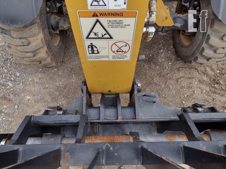 2010-caterpillar-th255-image-17