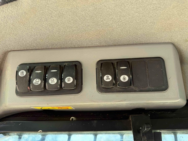 2018-caterpillar-299d2-xhp-image-32