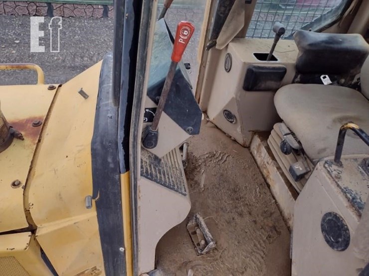 1997-deere-750c-image-10
