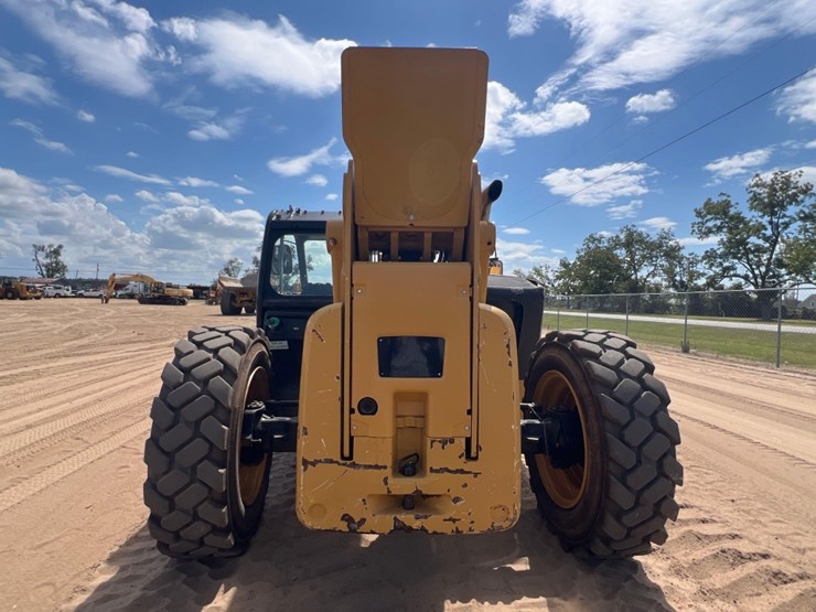 2018-caterpillar-tl1055d-image-3