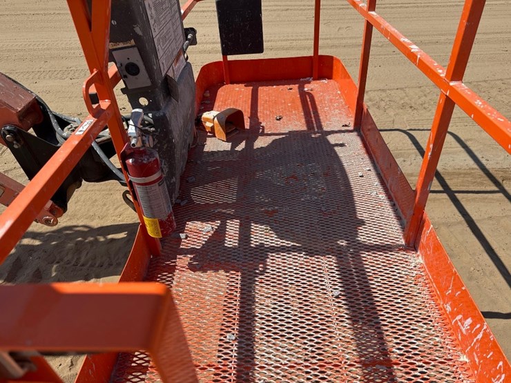 2005-jlg-660sj-image-23