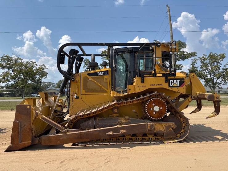 caterpillar-d6t-xl-image-1