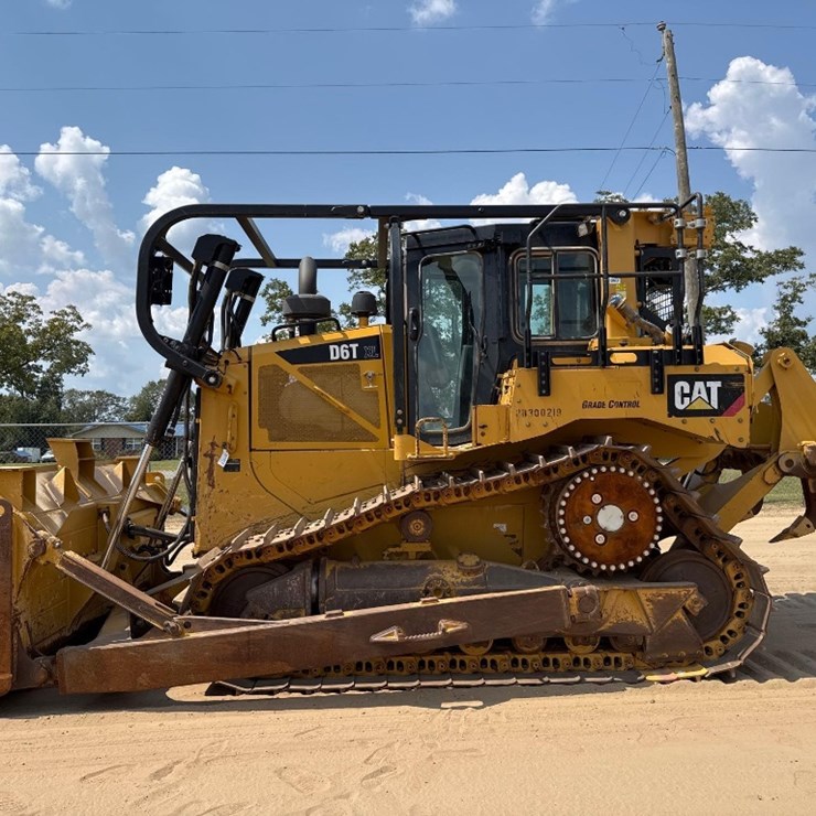 CATERPILLAR D6T XL