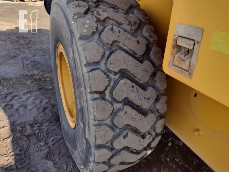2013-deere-624k-image-22