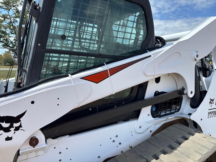 2020-bobcat-t770-image-21