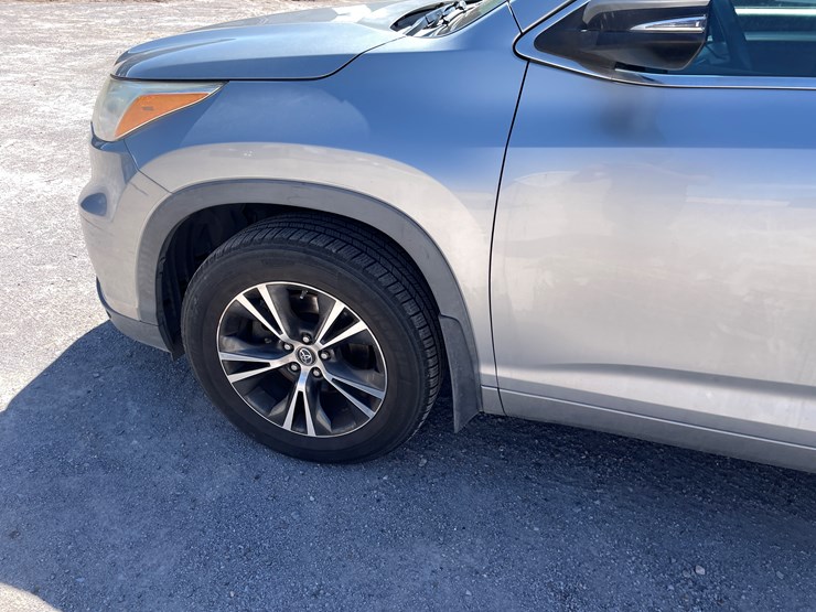 2016-toyota-highlander-image-12