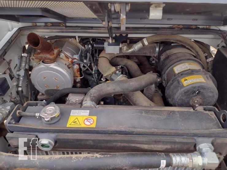 2019-takeuchi-tl8-image-36