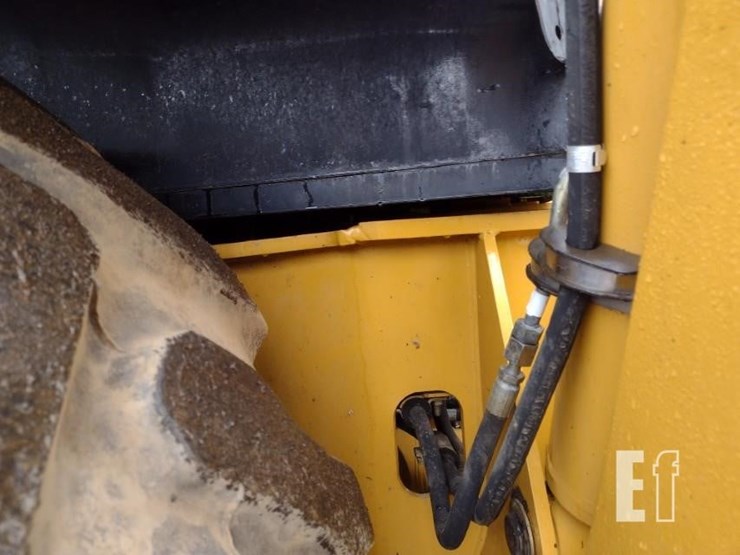 2004-caterpillar-416d-image-25