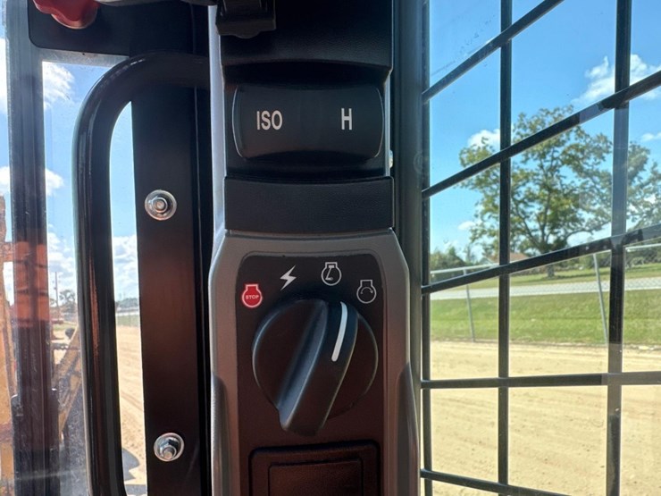 new-holland-c362-image-34