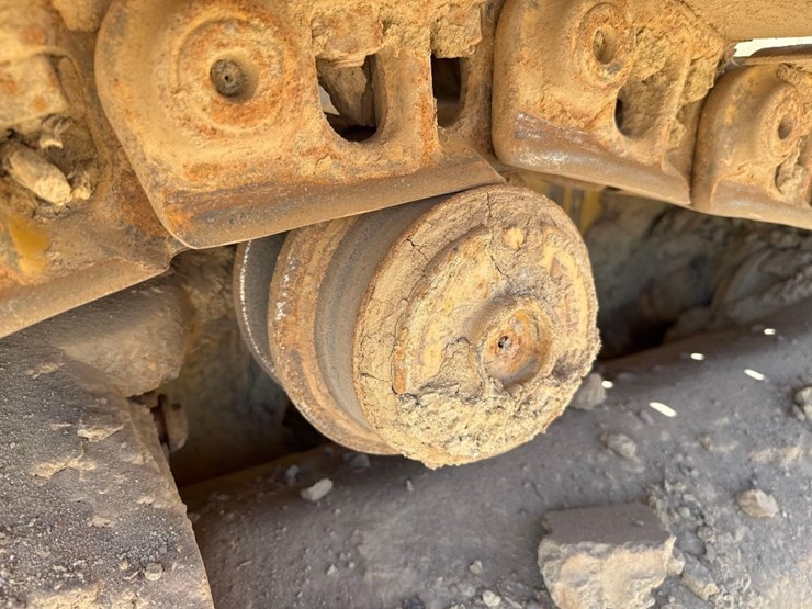 2007-deere-700j-xlt-image-11