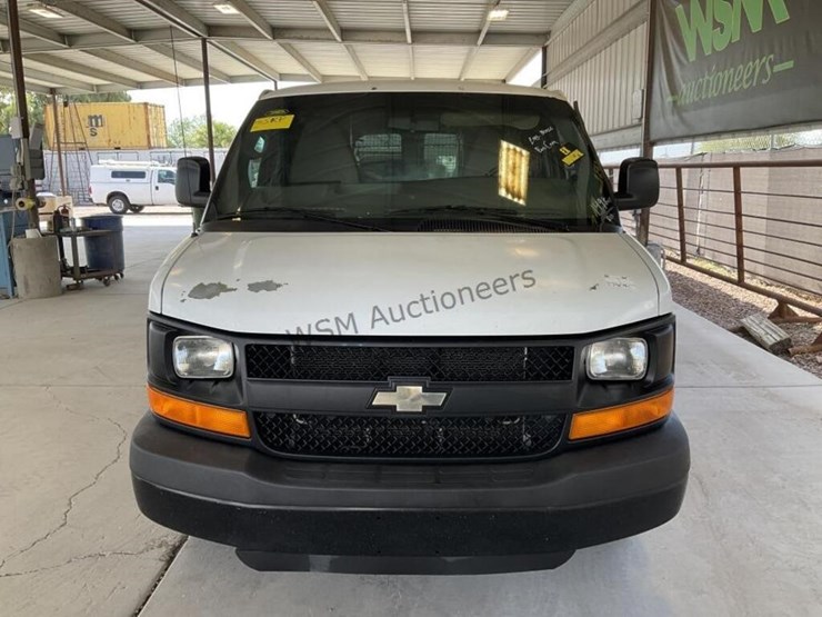 2014-chevrolet-express-3500-image-3