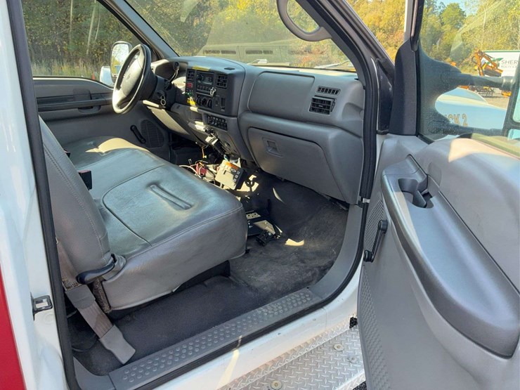 2002-ford-f550-image-30