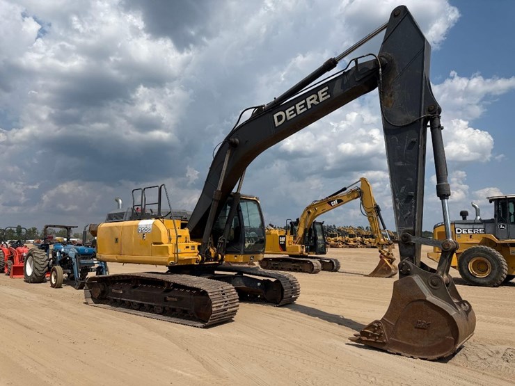 2015-deere-250g-lc-image-3