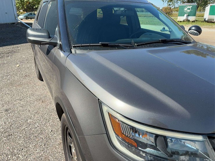 2017-ford-explorer-image-3
