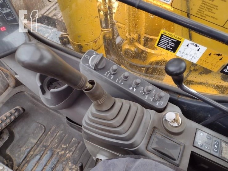 2006-deere-120c-image-9