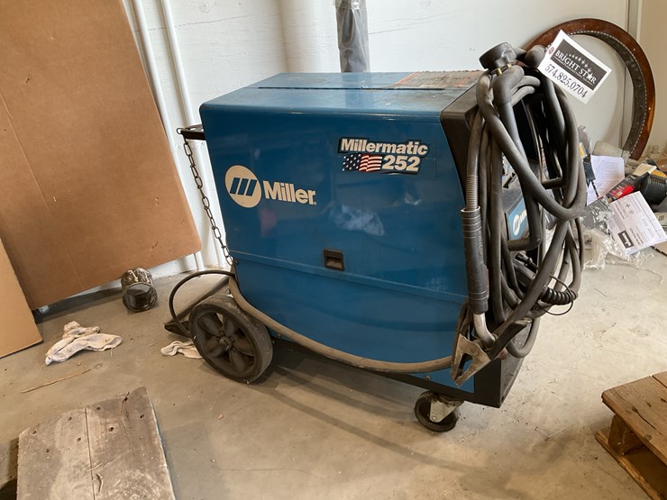 #116-•-miller-welder-252-image-1