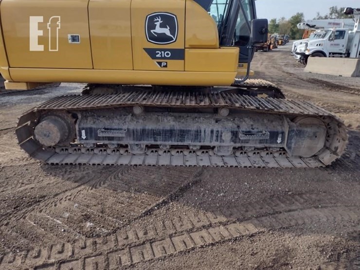 john-deere-210-image-21