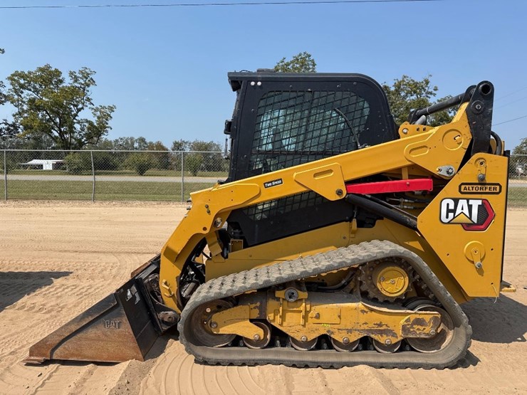 2023-caterpillar-259d3-image-1