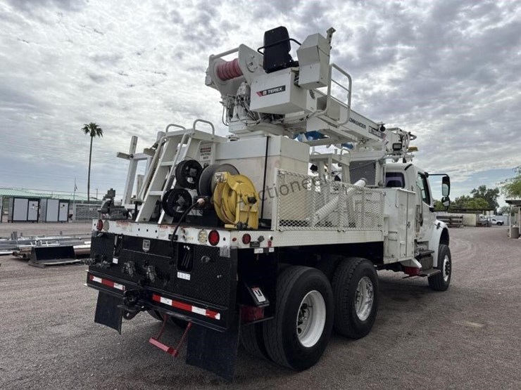 2012-freightliner-m2-digger-derrick-image-6