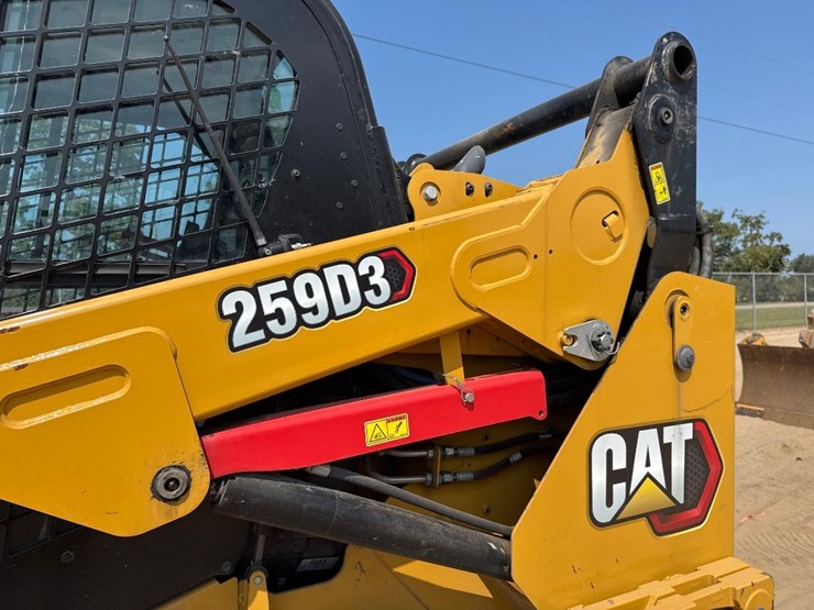 2023-caterpillar-259d3-image-21