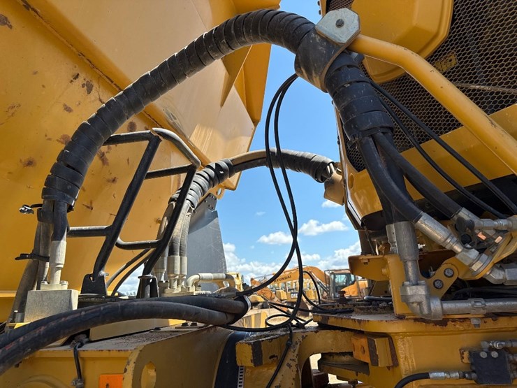 2019-caterpillar-745-image-21