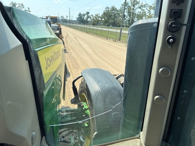 john-deere-8r-310-image-38