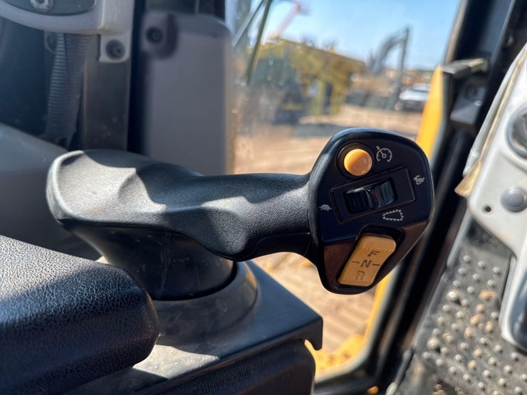 2017-caterpillar-d6t-lgp-image-29