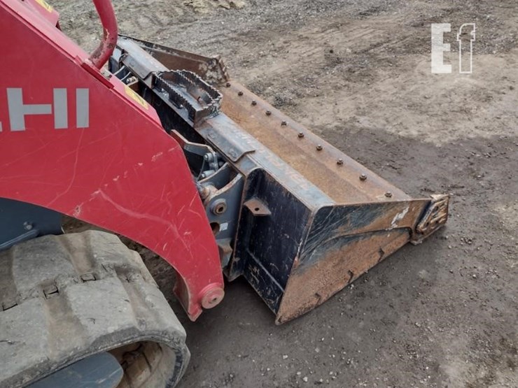 2019-takeuchi-tl8-image-17