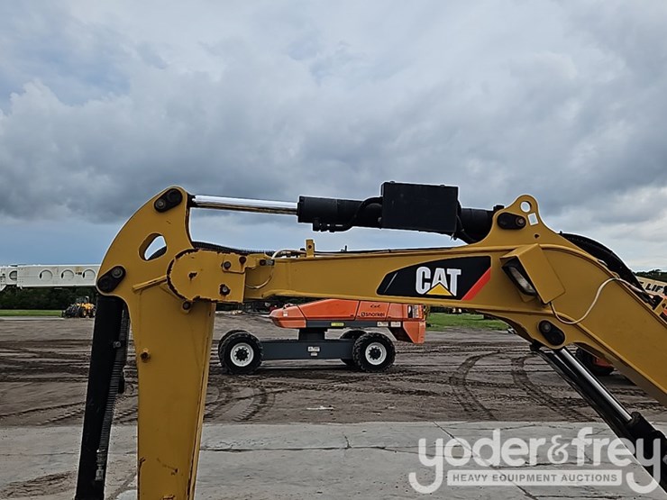 2013-caterpillar-303-image-19