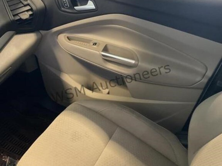 2017-ford-escape-se-image-18