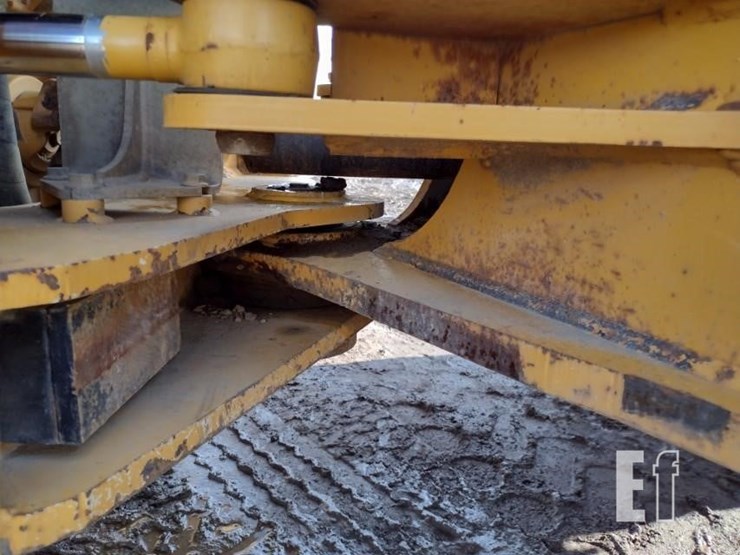 2013-deere-624k-image-30