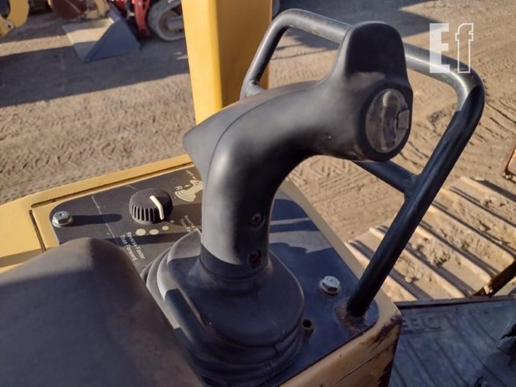 2004-deere-550h-lt-image-10
