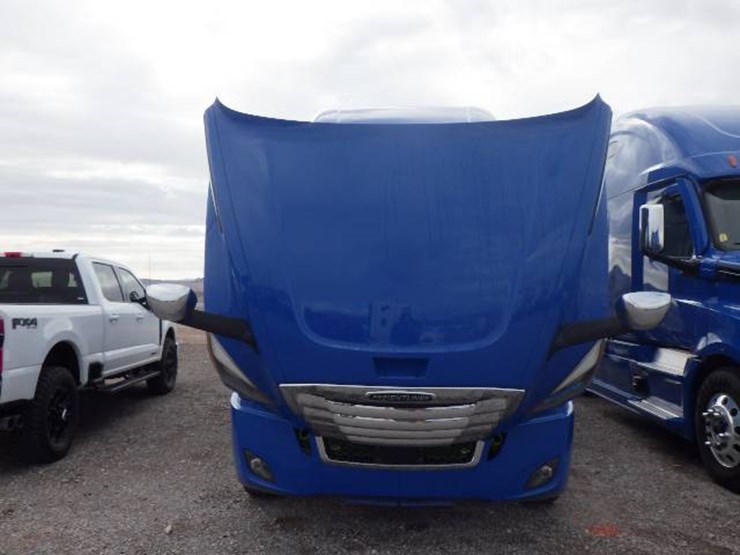 2024-freightliner-cascadia-126-image-18