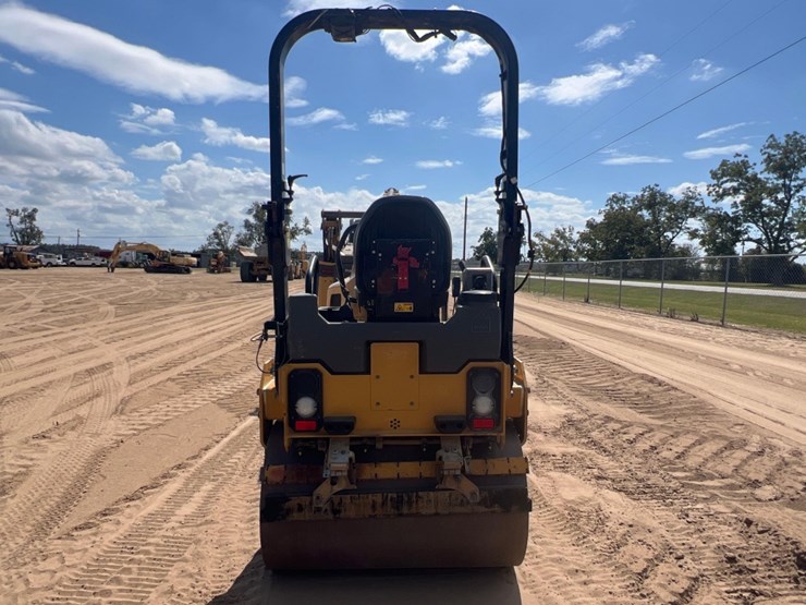 2021-caterpillar-cb2.7-image-3