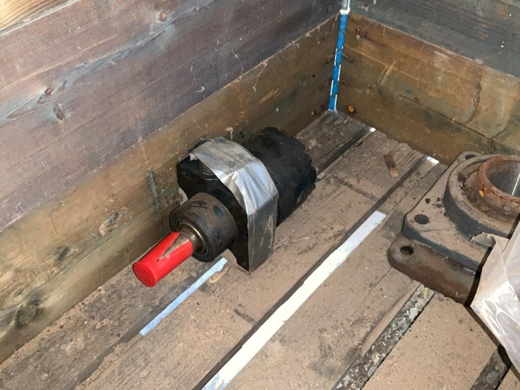 #145-•-hydraulic-motor,-bearing-inserts,-hyd-hose-and-grease-image-10