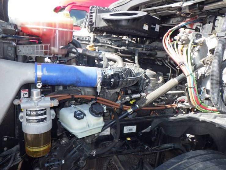 2022-freightliner-cascadia-126-image-14