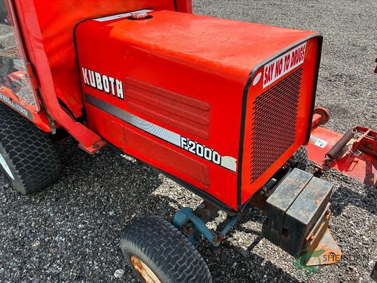 2002-kubota-f2000-image-10