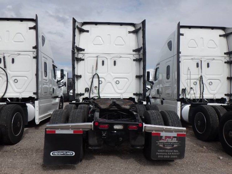 2024-freightliner-cascadia-126-image-7
