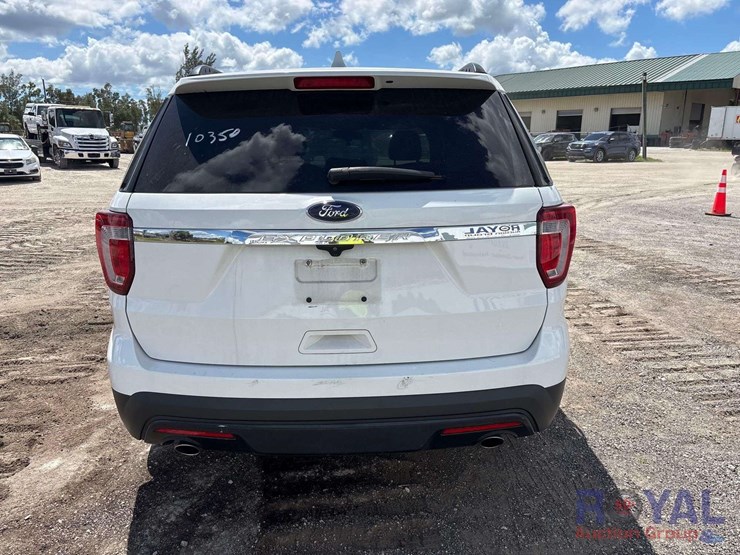 2017-ford-explorer-image-21