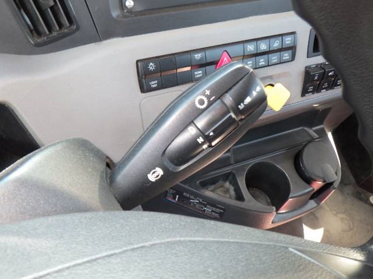 2019-freightliner-cascadia-116-image-12